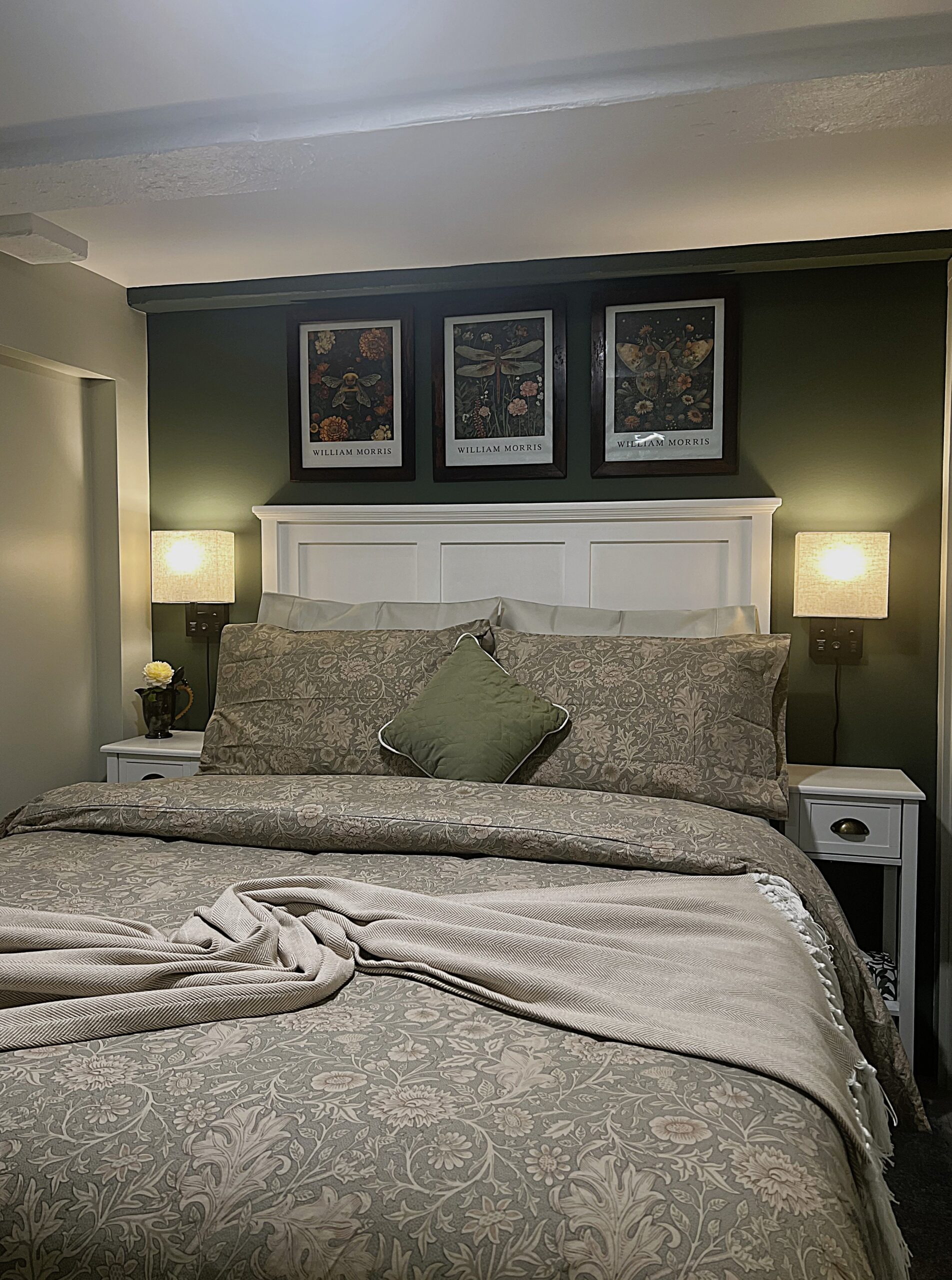 GS-03-12 - Garden Suite Cozy Double Bed with luxury linens, Arts and Crafts details including had made heritage 1972 picture frame